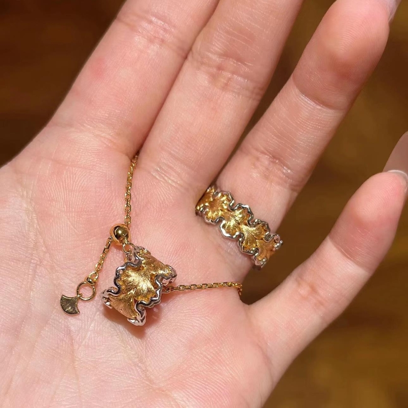 法式轻奢复古拉丝银杏金叶子项链精致吊坠百搭小众高级感锁骨链女