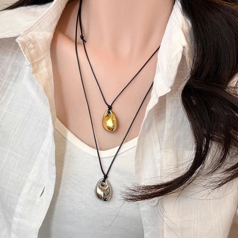 娜扎同款金色豆豆黑皮绳项链女小众简约高级感锁骨链新款夏日配饰