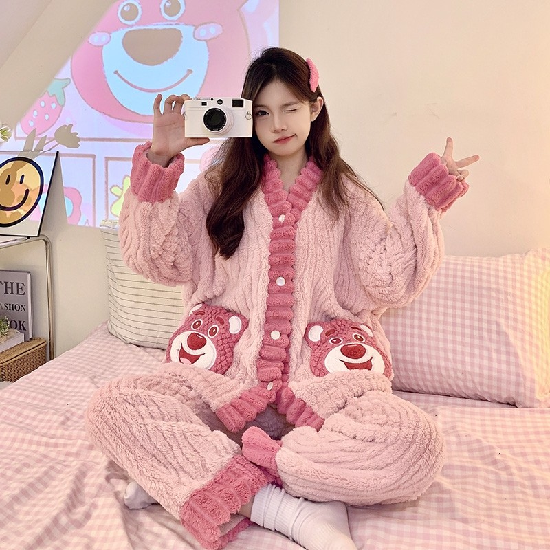 珊瑚绒睡衣女冬季2025新款加厚加绒法兰绒小香风草莓熊家居服套装