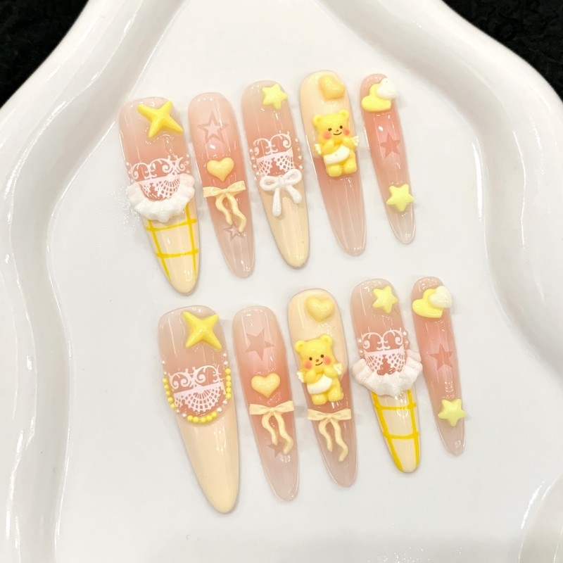 手工穿戴甲黄油小熊城堡