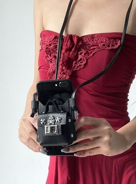 y2k甜酷辣妹黑色小皮包手机背夹项链便携长款装饰毛衣链十字架