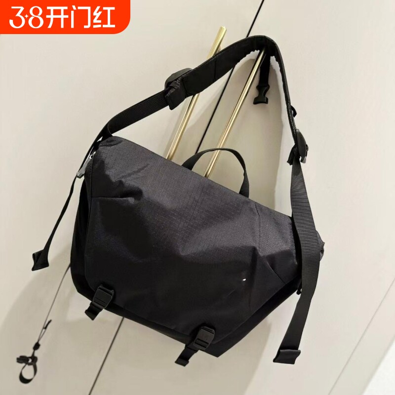 10L大容量翻盖单肩包斜挎包背差包防水户外防水旅游登山耐磨男女