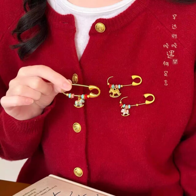 「金马呈祥」金色小马胸针高档女奢华气质马年西装别针毛衣固定扣
