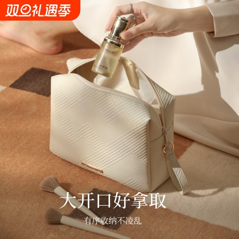 化妆品收纳包袋大容量女便携外出超大2025新款高端简约随身包高奢