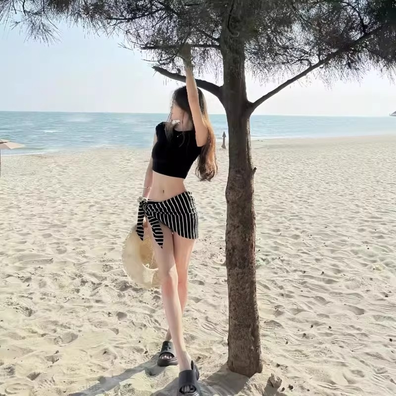 比基尼泳衣女2025新款三件套高级感欧美条纹性感小胸海边度假温泉