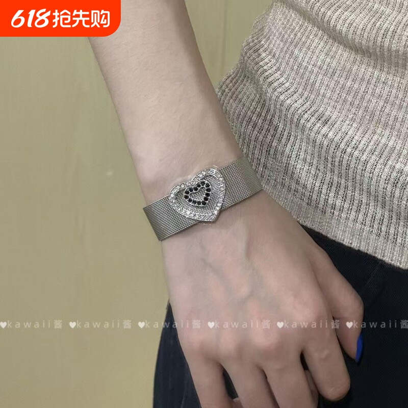 辣妹亚文化银色爱心宽边手镯y2k千禧朋克风小众设计精致手链配饰