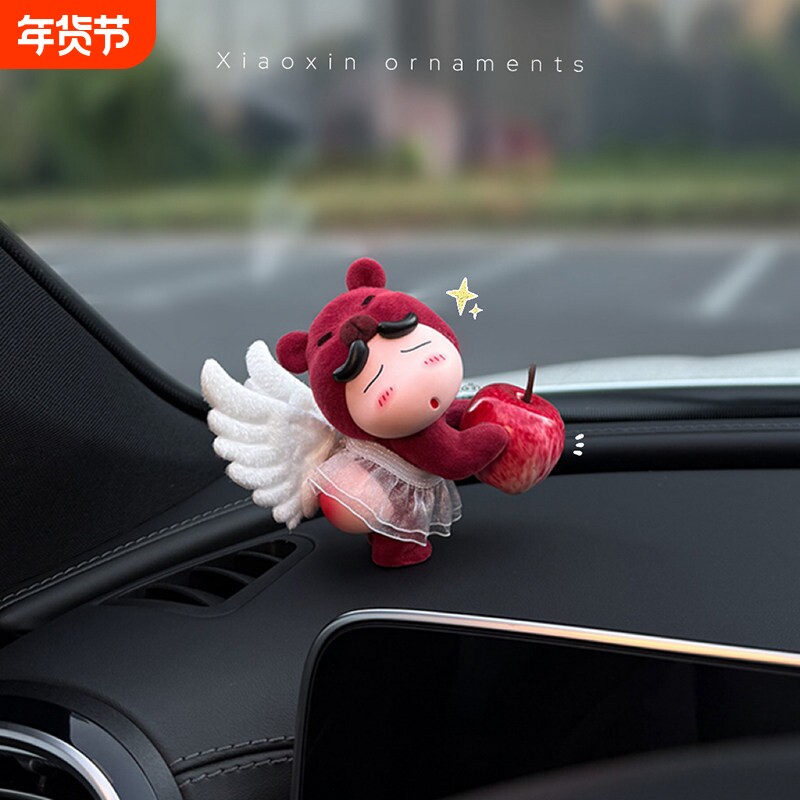 可爱植绒小新汽车摆件车内饰品车载中控台屏幕圣诞平安装饰女高级
