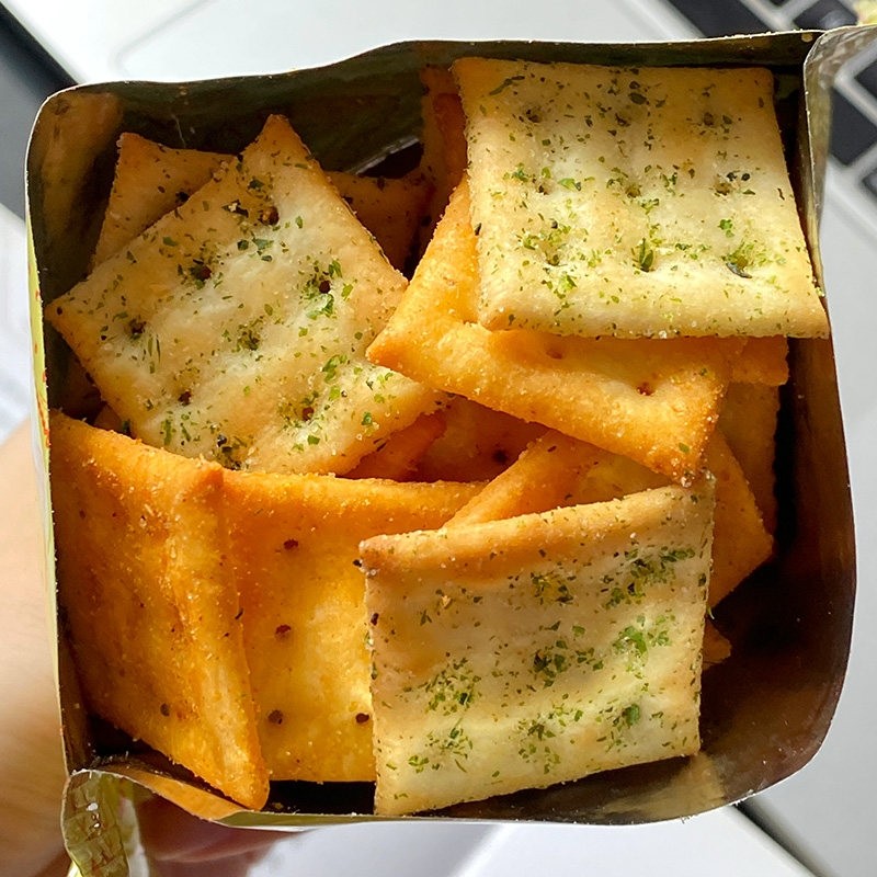 太好吃了！海苔椒麻苏打小饼干薄脆饼干早餐办公室小零食休闲食品