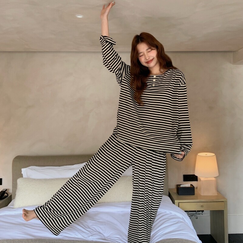 秋季新款简约流行条纹睡衣女款带胸垫套头长袖长裤大码家居服套装