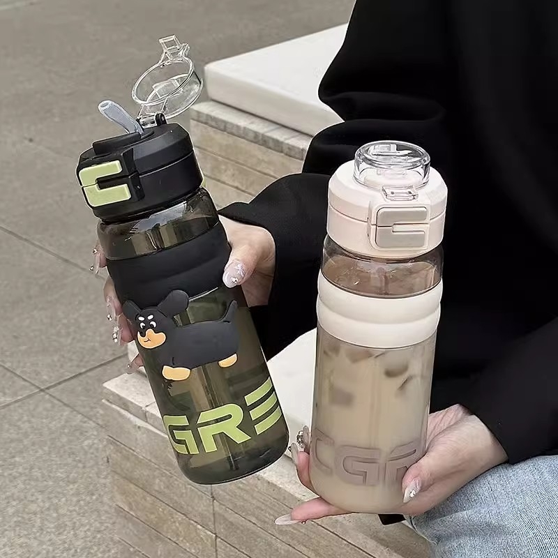 大容量运动水杯学生用带吸管杯子