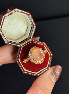 新款烟雨超温柔白色蛋面戒指镶嵌精美奢华送女朋友礼物可调节指环