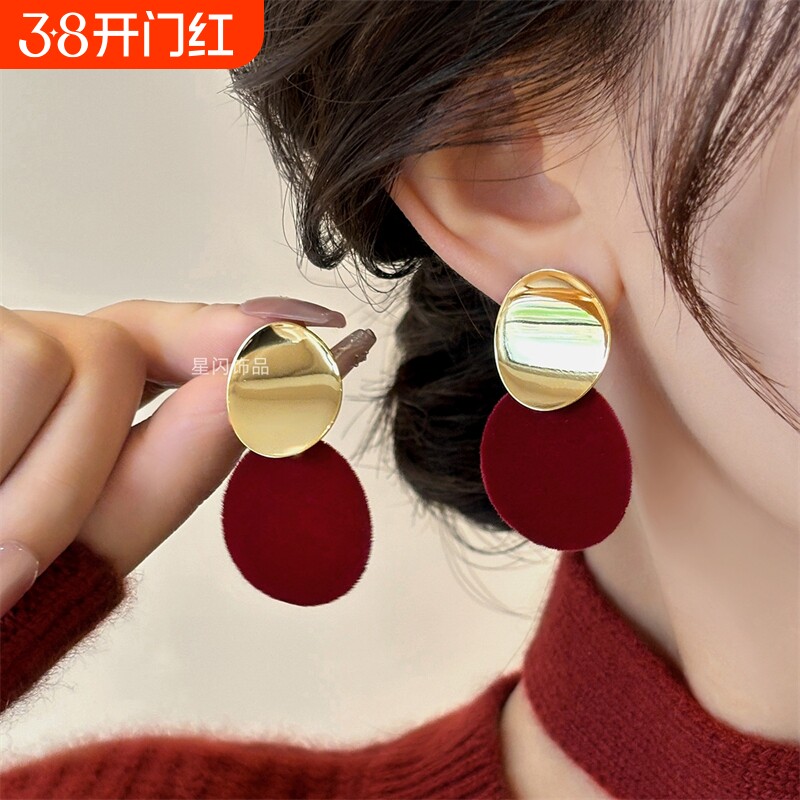 安可拉红不对称圆片耳环纯银小众独特丝绒耳钉2025新爆款高级耳饰