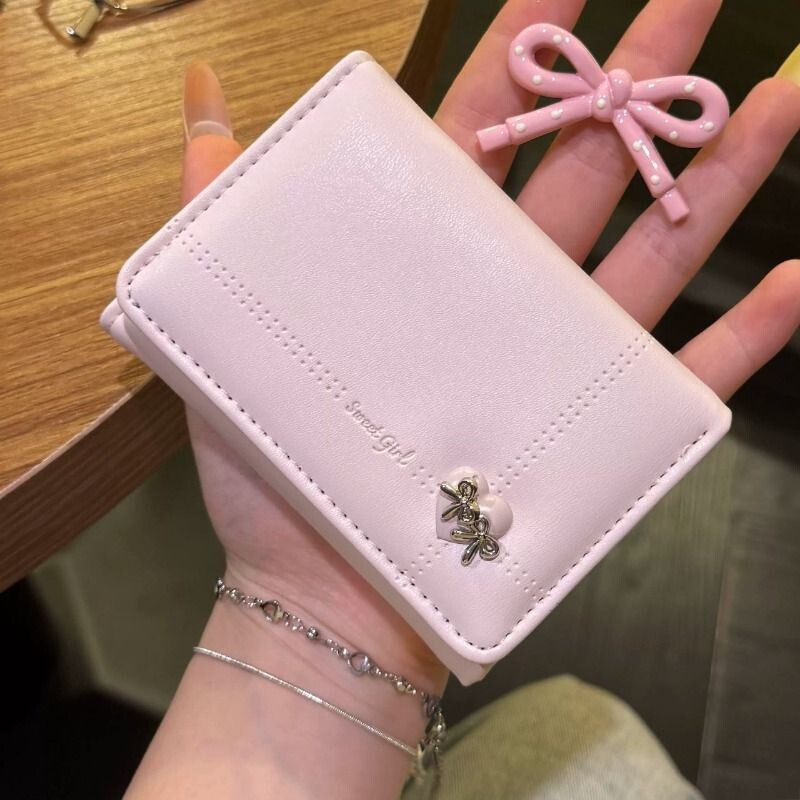 韩系奶油粉三折小钱包女轻便百搭少女蝴蝶结爱心挂件款学生零钱包