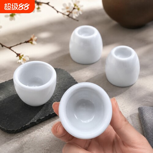 纯白色老式陶瓷酒盅怀旧供奉民国影视小酒杯手工牛眼家用耐高温