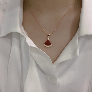 小裙子项链精致镀厚18k玫瑰金轻奢锁骨链白贝母扇形吊坠气质闺蜜