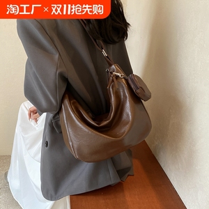 帝柏休闲软面松弛感小包包女新款潮复古百搭斜挎包洋气单肩饺子包