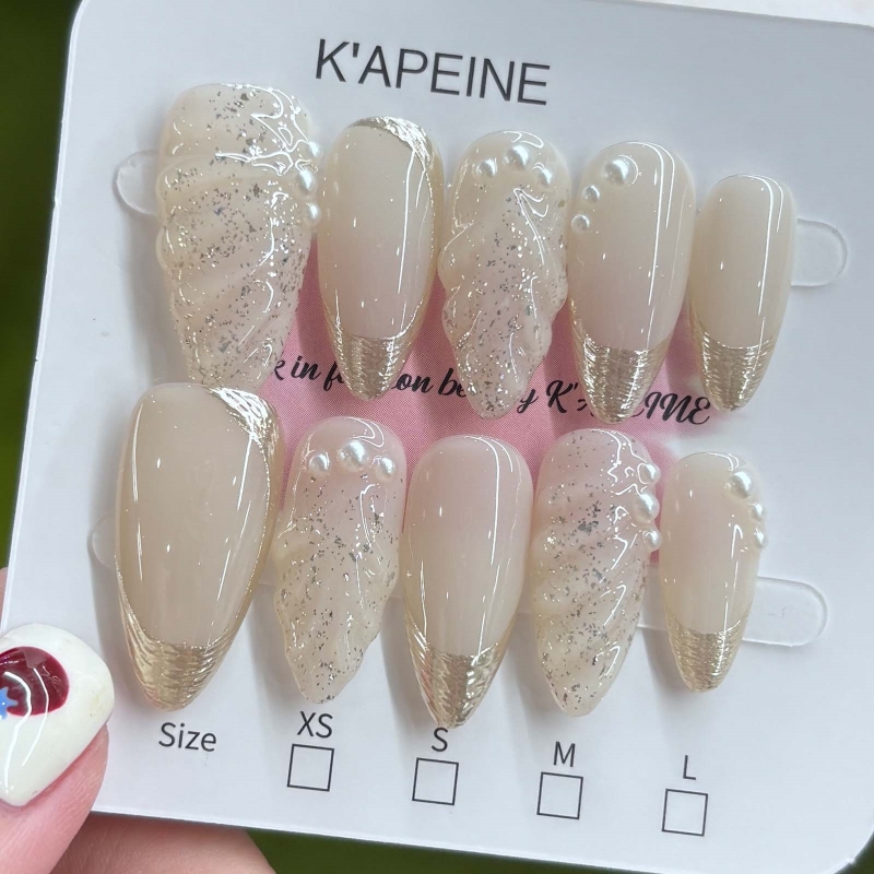 手工穿戴甲片珠珠闪粉美甲贴片一体成型杏仁形米色