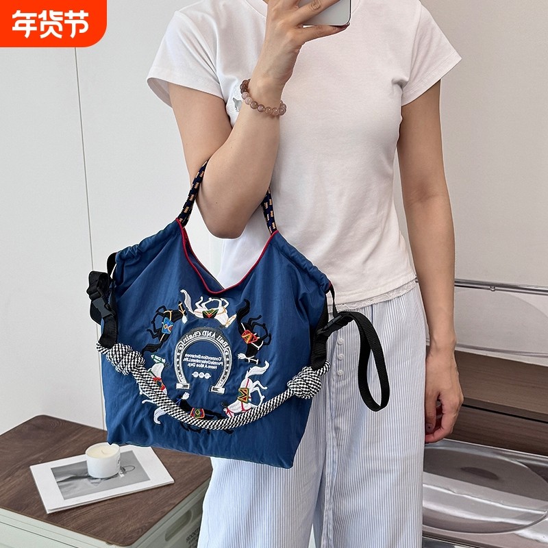 刺绣托特包送可斜挎手提包时尚百搭帆布包尼龙紫色单肩通勤防水