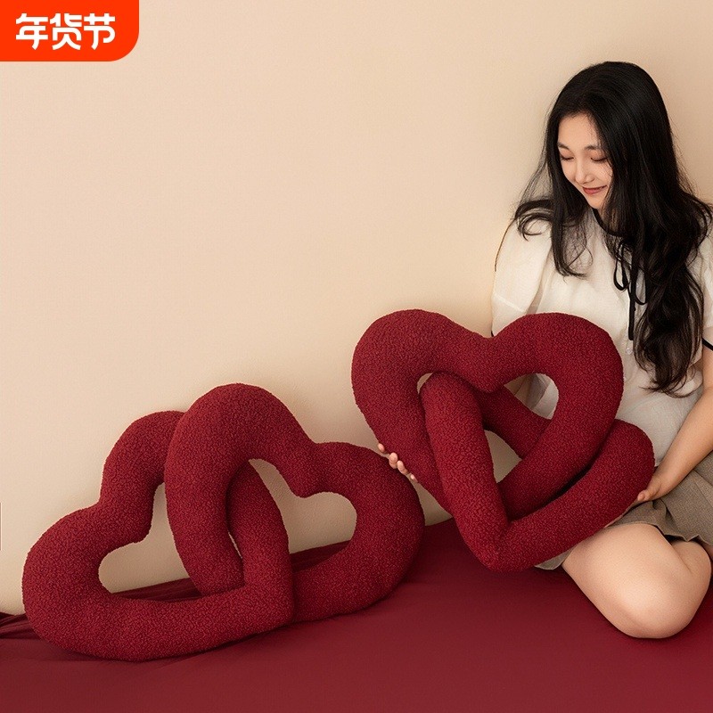爱心同心结抱枕红色连体泰迪绒情侣婚庆压床娃娃卧室沙发装饰抱枕