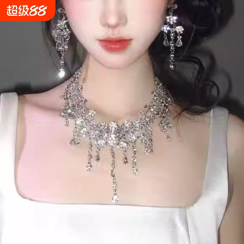 项链爆闪水滴晚礼服女新款夸张锁骨链新娘配饰颈链蝴蝶结银色