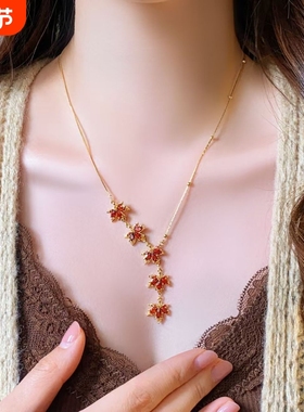 秋冬红色枫叶吊坠流苏项链女高级感轻奢小众配饰品2025新款毛衣链
