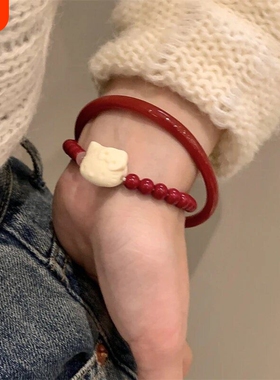 可爱猫咪朱砂红手链女小众设计复古百搭可爱中式串珠猫咪手串
