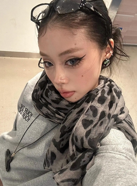 2025新款美式复古辣妹风灰色豹纹丝巾女系脖高级感长条纱巾围巾秋