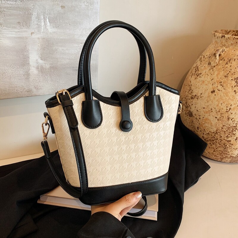 今年流行包包女式2026新款休闲通勤百搭斜挎包时尚撞色手提水桶包