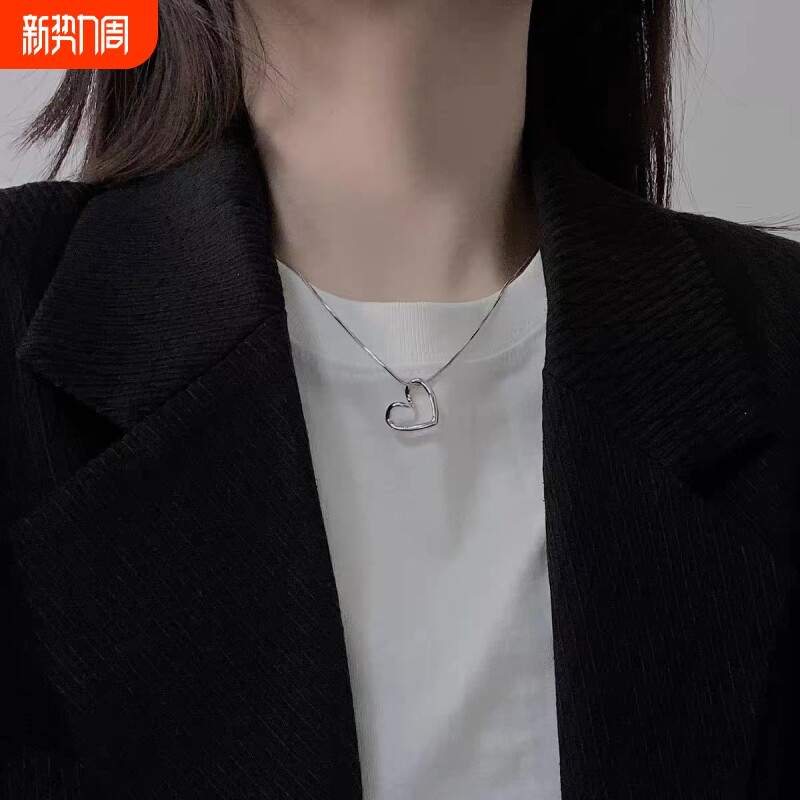 冷淡风爱心项链吊坠饰品钛钢嘻哈锁骨链情侣男女小众设计合金短款