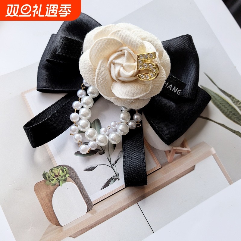 2025新品山茶花胸针珍珠蝴蝶结胸花别针时尚百搭领结花珍珠胸针