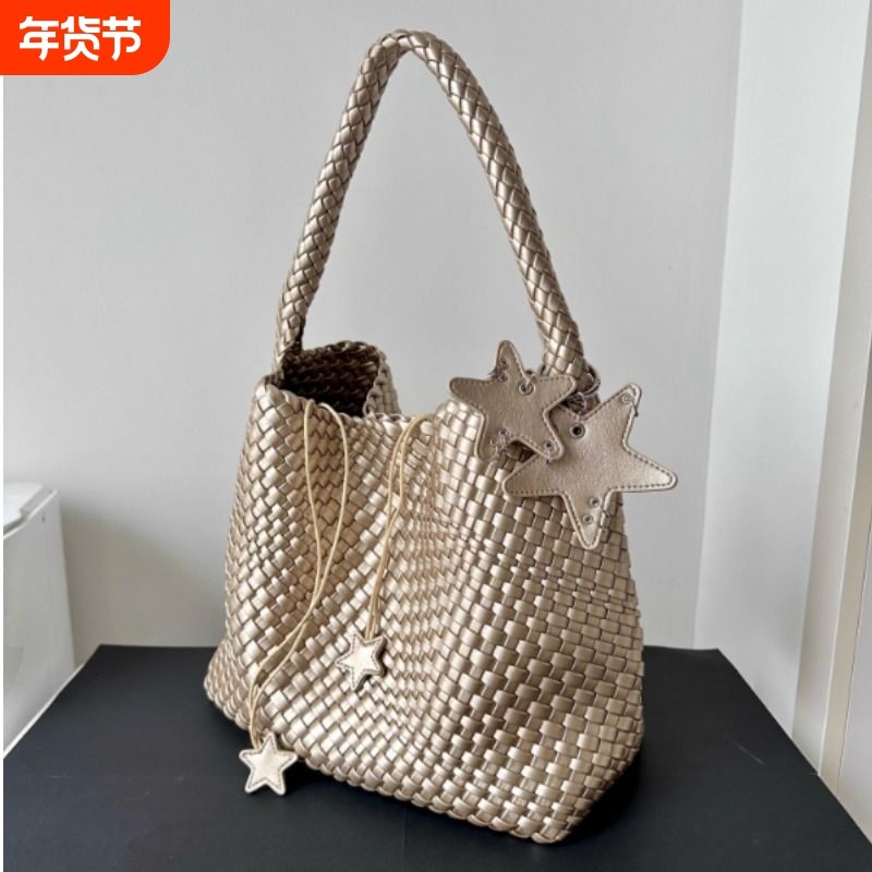 枪枪同款编织包包女2025新款大容量托特包高级感小众水桶包单肩,箱包皮具/热销女包/男包,托特包,淘宝优惠券,粉丝福利购,淘宝优惠卷