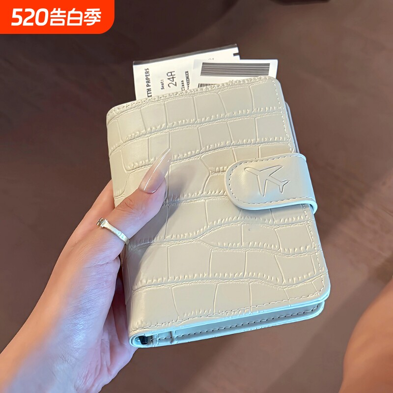 高级红旅行搭子护照夹登机牌收纳包证件保护套卡包防盗刷机票夹女