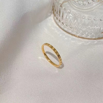 食指素圈戒指女高级感彩金素戒时尚指环小指仿黄金尾戒不掉色钛钢