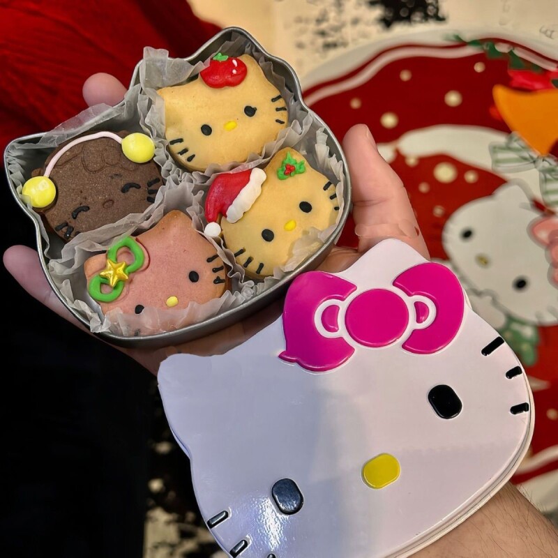 限定可爱KT黄油糖霜现烤铁盒可爱面包卡通立体圣诞曲奇饼干零食