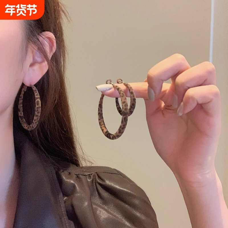 耳夹无耳洞复古港风豹纹丝绒圈圈耳环女高级感气质个性耳圈耳钉,饰品/流行首饰/时尚饰品新,耳环,淘宝优惠券,粉丝福利购,淘宝优惠卷