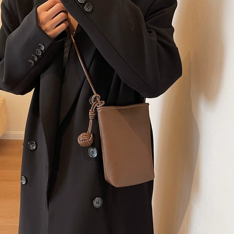 质感手机包包女士2026新款软皮斜挎小包轻便休闲包百搭单肩小方包