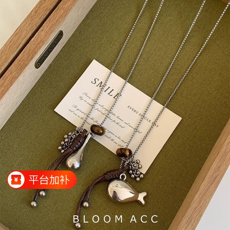 小众设计博主同款金属小鱼葡萄串吊坠长款项链可调节毛衣链