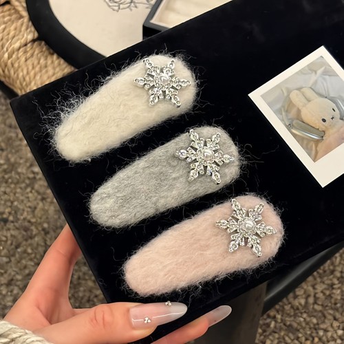 圣诞诸暨淡水珍珠雪花款发夹女毛绒绒刘海夹BB夹发卡边夹新年礼物