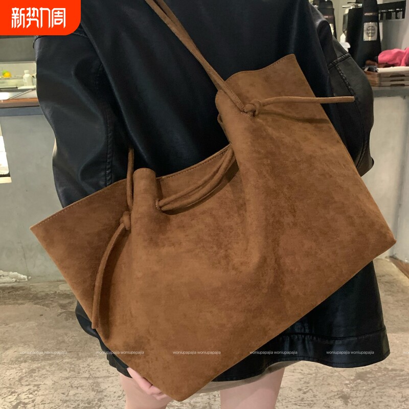 蜗牛爬爬包包女2025秋冬大容量托特包斜跨包手提单肩包通勤黑色