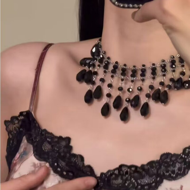 轻奢高级感黑色水滴流苏项链女小众设计感串珠锁骨链复古朋克颈链