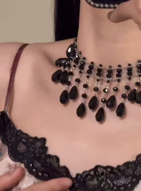 轻奢高级感黑色水滴流苏项链女小众设计感串珠锁骨链复古朋克颈链