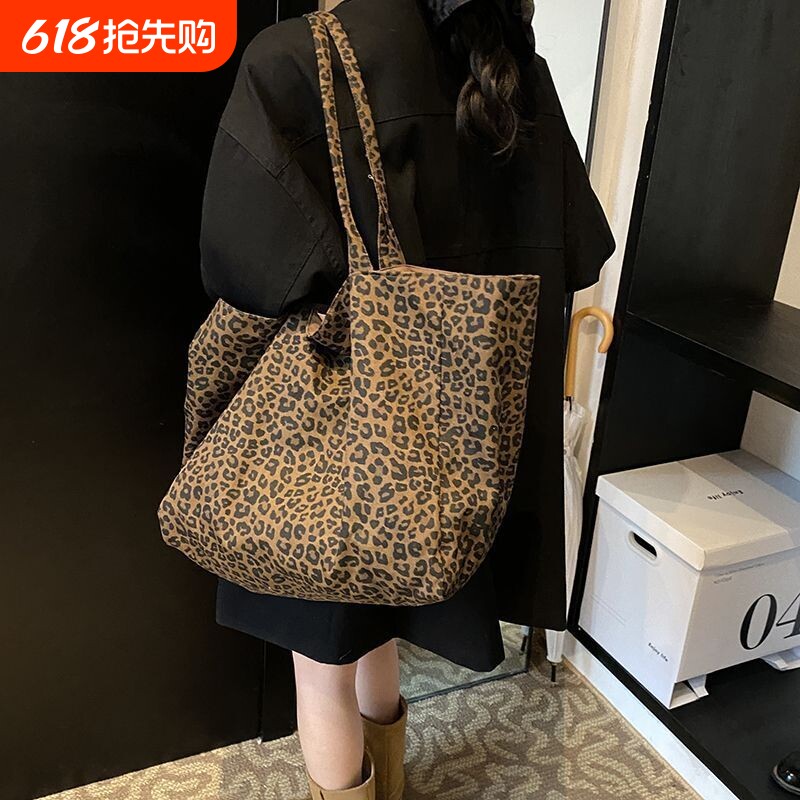韩系小众豹纹帆布包女学生新款休闲慵懒风单肩包大容量通勤托特包