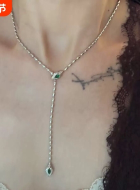 祖母绿色蛇形项链女2025蛇年本命年锁骨链可抽拉长款设计感毛衣链