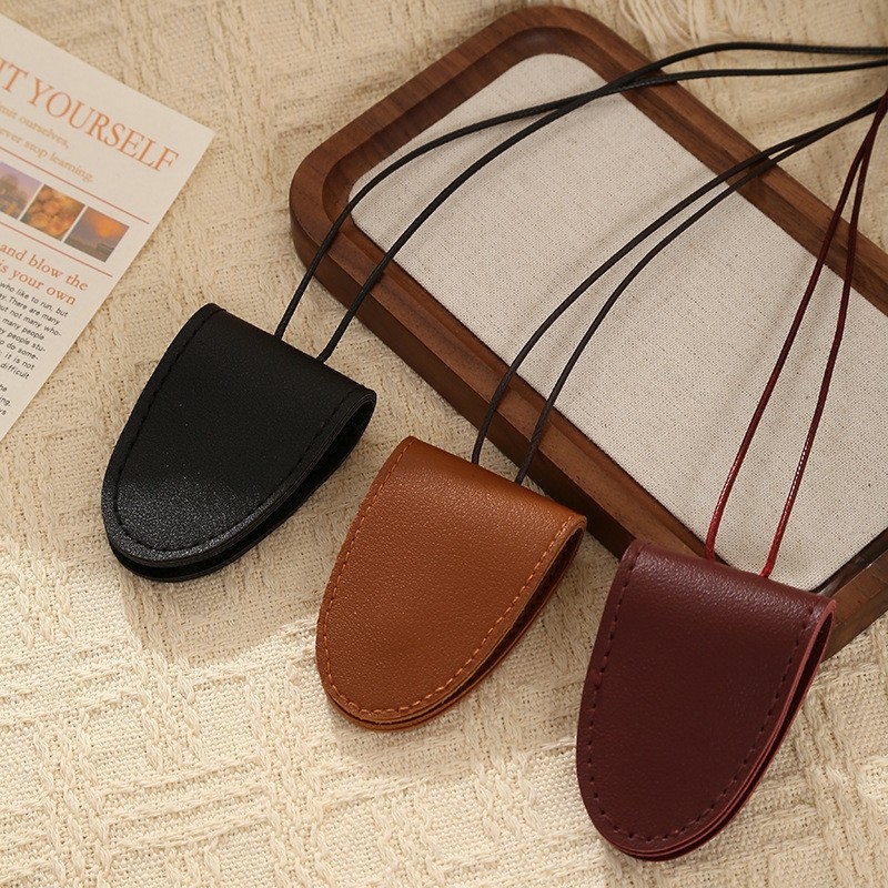 皮质挂脖眼镜夹潮人钥匙包按扣时尚配饰皮质气质潮流黑色挂脖简约