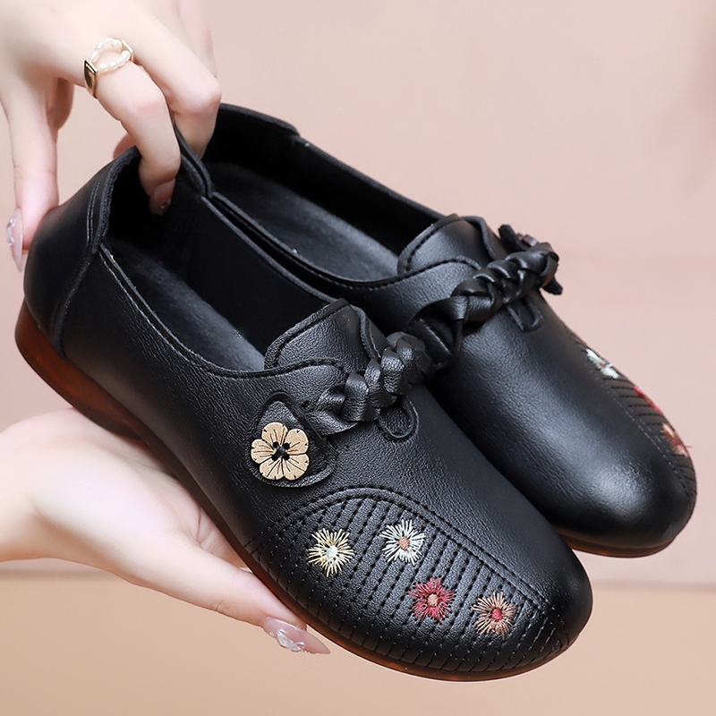 软底妈妈鞋单鞋新款中老年奶奶女鞋舒适中年防滑平底2025春秋皮鞋