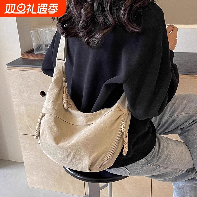 斜挎包饺子包包女式2025新款百搭休闲单肩背包大容量运动轻便小包