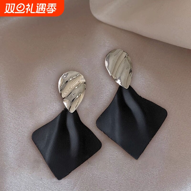 几何不规则黑白拼色耳环女小众设计轻奢高级感耳钉新款气质耳饰品