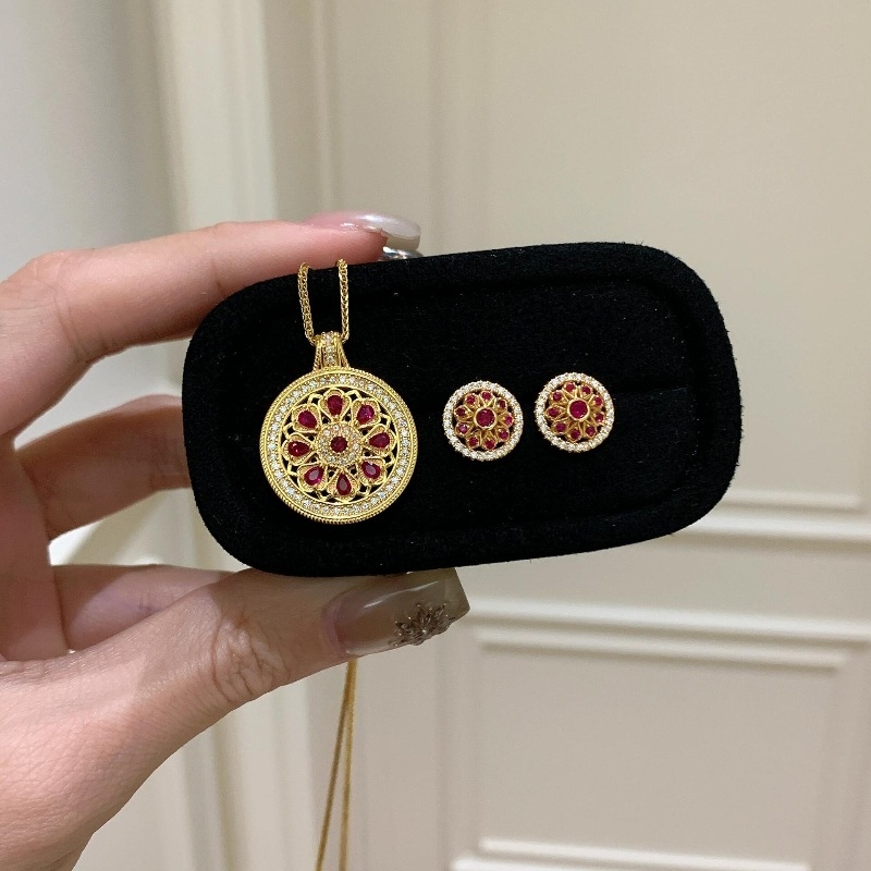 925轻奢法式复古玫瑰花窗耳钉项链红钻镂空圆形宫廷风时尚感饰品