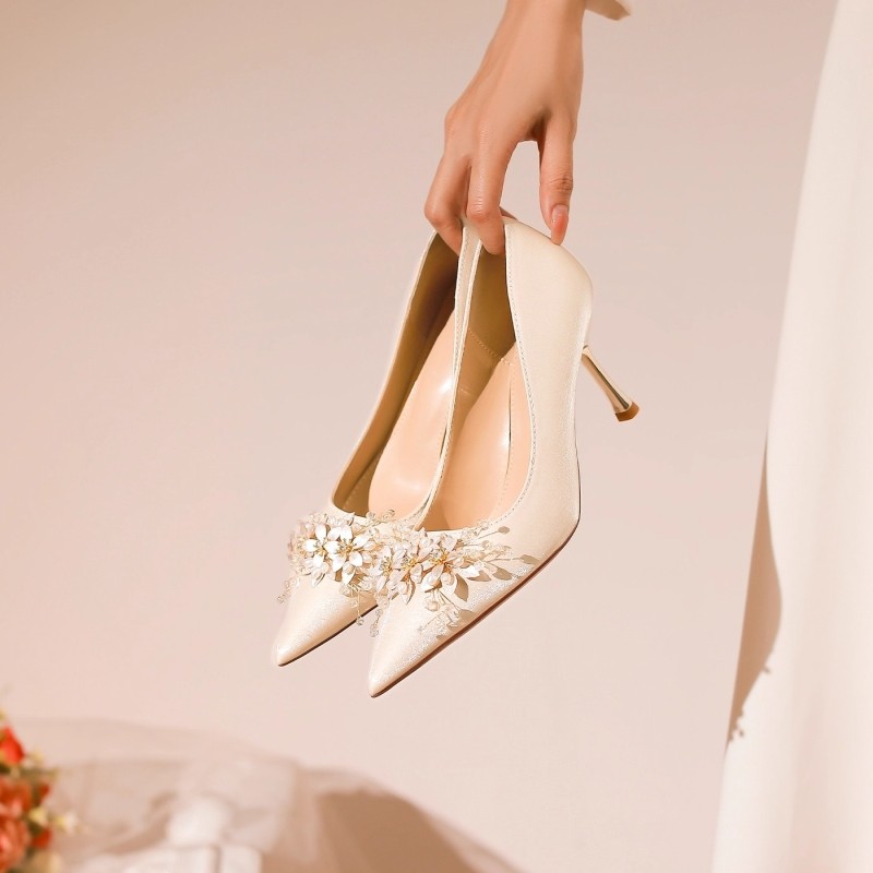 法式订婚鞋女2025新款秀禾婚纱两穿新娘高跟鞋礼服伴娘鞋婚礼细跟
