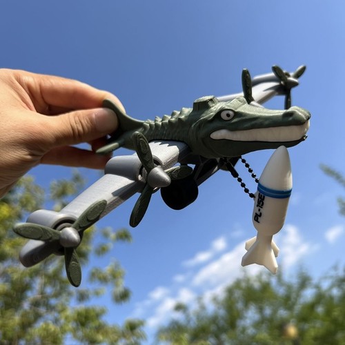 国外山海经鳄鱼轰炸机肌肉橘子茶壶香蕉海豚椰子卡皮巴拉桌面摆件